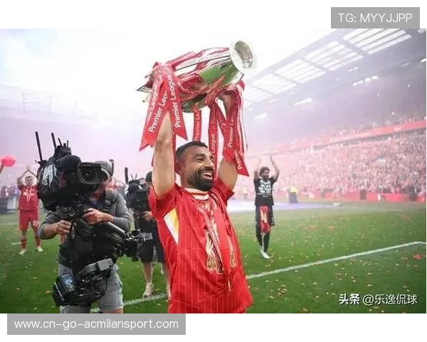 利物浦前场三人组同时形成压制，萨拉赫动作灵动，给对手带来巨大战术困扰